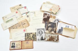 cca 1880-1940 Sághy Ilona költő, írónő levelezése és fotó hagyatéka. Neki írt levelek, valamint családi fényképei egy dobozban.