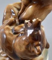 Zsolnay birkózó medvék. Kézzel festett, jelzett (Markup Béla), hibátlan, m: 30 cm