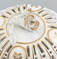 Herendi porcelán monumentális, áttört bonbonier, aranyozott díszítéssel kézzel festett jelzett, rózs...