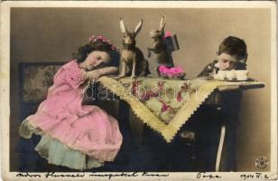 1904 Easter greeting with children and bunnies (lyuk / pinhole)