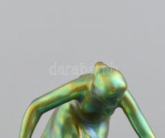 Zsolnay vizet merő lány, eozin mázas, jelzett, apró lepattanás, 16×14 cm, m:9 cm