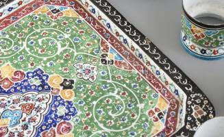 Perzsa zománcozott tálca + 6 db pohártartó talp + cukortartó (egyik füle sérült), zománclepttanásokk...