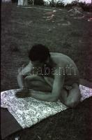 Engi László: Meztelen jóga. nudist férfiről készült 5 db negatív kocka