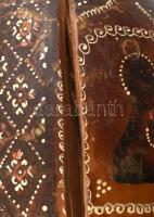 Antik nagy méretű orosz fa tojás, ikonképekkel díszítve, lepattanásokkal, repedéssel, m: 18 cm