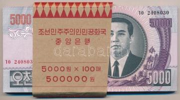 Észak-Korea 2006. 5000W (61x) nagyrészt sorszámkövetők sérült kötegelővel T:I,I- North Korea 2006. 5000 Won (61x) mostly consecutive serials with damaged wrapper C:UNC,AU