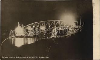 Felrobbantott vasúti híd újraépítése, Hadifénykép kiállítás, a felvételt készítette Lutyen Ignác. Hadsegélyező Hivatal kiadványa / WWI Austro-Hungarian K.u.K. military, reconstruction of a blown up bridge