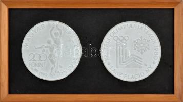 1980. 200 Forint Téli olimpia - Lake Placid érméjének bekeretezett, elő- és hátlapi gipsz nagymintája (40mm) T:1-,2 lepattanások