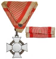 1916. "A Katonai Érdemkereszt III. Osztálya hadidíszítménnyel és kardokkal" zománcozott Ag...