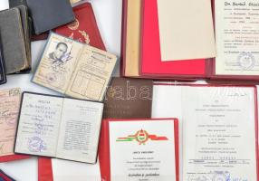 1949-1990 Vegyes szocialista okmány tétel, kb. 30 db, benne két keményhátú fotóval is