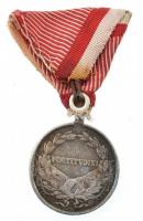 1917. "Károly Ezüst Vitézségi Érem II. osztálya" jelzetlen Ag kitüntetés mellszalagon. Szi...