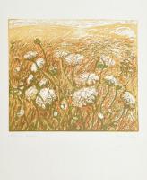 Somlai Vilma (1938-2007): Virágos domb. Színes linómetszet, papír, jelzett, hátoldalán Rézkarcoló Művészek Alkotóközössége és a művész pecsétjével, kis sérülésekkel, 30×35 cm