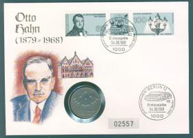 NSZK 1979G 5M "Otto Hahn" érmés borítékon, elsőnapi bélyegzős bélyegcsíkkal T:1