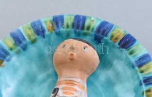 Kiss Roóz Ilona (1920-2010): Íjjász, mázas kerámia, kézzel festett, jelzett, hibátlan, d: 20 cm