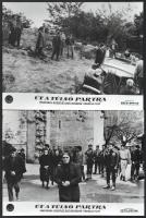 ,,cca 1966 ,,Út a túlsó partra" című francia film jelenetei és szereplői, 13 db vintage produkciós filmfotó, ezüst zselatinos fotópapíron, kisebb hibákkal, + hozzáadva 1 db filmismertető kiadvány, 18x24 cm