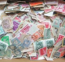 22.000-26.000 átnézetlen és rendezetlen régi magyar bélyeg hagyatékból a klasszikusoktól a negyvenes...