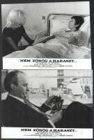 1973 ,,Nem zörög a haraszt - pillanatkép az orgiáról című francia-olasz film jelenetei és szereplői (köztük Annie Girardot, Mireille Darc), 13 db vintage produkciós filmfotó, ezüst zselatinos fotópapíron, 18x24 cm