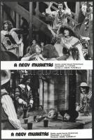1974 ,,A négy muskétás című francia film jelenetei és szereplői (köztük a 4 Charlot), 13 db vintage produkciós filmfotó, ezüst zselatinos fotópapíron, 18x24 cm