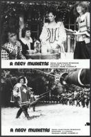 1974 ,,A négy muskétás" című francia film jelenetei és szereplői (köztük a 4 Charlot), 13 db vi...