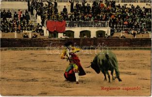 1921 Regaterin capeando / bikaviadal / bull fight (szakadás / tear)