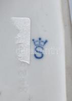 Porcelán szarvas, kézzel festett, jelzett, kis kopásnyomokkal, m: 16 cm