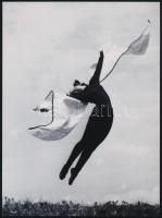 cca 1937 Pillangó, szabadtéri mozgásművészeti gyakorlat, 1 db mai nagyítás Szentpál Olga iskolájának archívumából, 24x18 cm