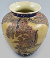 2 db Kis méretű japán satsuma jellegű váza. Kézzel festett, jelzett, kopott, mázrepedéssel 10-15 cm