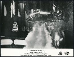 1982 ,,Szárnyas fejvadász című amerikai sci-fi film egy jelenete, 1 db vintage produkciós filmfotó, ezüst zselatinos fotópapíron, a szövegmező két sarkán törésvonal, 18x24 cm