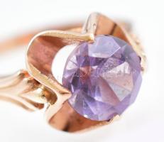 Arany (Au) 14K gyűrű halványkék kővel, jelzett, méret: 51, bruttó: 3,1 g