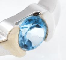 Arany (Au) 14K gyűrű halványkék kővel, jelzett, méret: 57, bruttó: 3,9 g