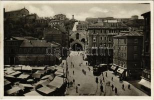 Trieste, Trieszt; Piazza Goldoni e Traforo di Montuzza / square, tram, market