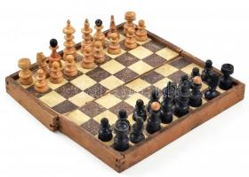 Fa sakk készlet, kopott, sérülésekkel, 23x23cm