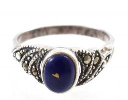 Ezüst(Ag) gyűrű lapis lazulival, jelzett, méret: 53, bruttó: 2,96 g