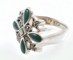 Ezüst(Ag) gyűrű markazittal és zöld kővel, jelzett, méret: 54, bruttó: 7,4 g