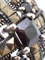 Ezüst(Ag) ovális fülbevalópár szögletes kövekkel, jelzett, h: 2 cm, bruttó: 8,3 g