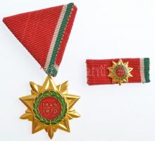 1970. Felszabadulási Jubileumi Emlékérem aranyozott, zománcozott bronz kitüntetés mellszalagon, miniatűrrel szalagsávon T:1- NMK 712.