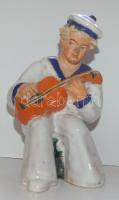 Gitározó matróz, Szécsi kerámia figura, 17cm magas