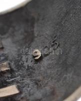 Ezüst(Ag) masszív gyűrű zöld kővel, jelzett, méret: 55, bruttó: 10,9 g