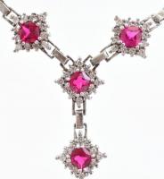 Ezüst(Ag) nyakék szintetikus rubinnal, jelzett, h: 46 cm, bruttó: 13,5 g