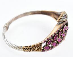 Ezüst(Ag) karperec, kövekkel gazdagon kirakva, szintetikus rubinnal, jelzett, bruttó: 26 g