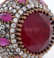 Ezüst(Ag) gyűrű szintetikus rubinokkal, jelzett, méret: 59, bruttó: 14 g