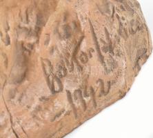 Bokor István 1942 jelzéssel: Art deco napozó nő. Színes mázas kerámia, jelzett, kopásnyomokkal, , m:...