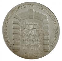 Izrael DN Jeruzsálem kapui peremen jelzett Ag emlékérem, peremen sorszámozott 4081 sorszámmal, fa dísztokban (26,11g/0.935/37mm) T:1 (eredetileg PP) Israel ND Gates of Jerusalem Ag commemorative medallion, hallmarked on edge, with 4081 serial number in wooden display case (26,11g/0.935/37mm) C:UNC (originally PP)
