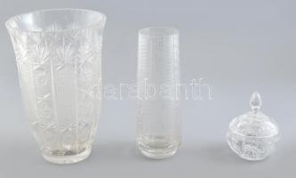 3 db üveg váza és bonbonier, némelyik metszett, apró csorbákkal, m: 10, 21 és 23 cm
