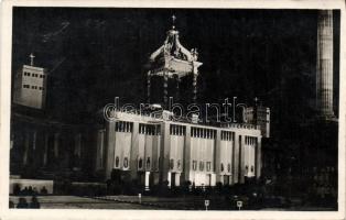 1938 Budapest XIV. Hősök tere, XXXIV. Nemzetközi Eucharisztikus kongresszus, főoltár, este