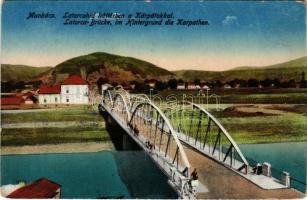 Munkács, Mukacheve, Mukacevo; Latorca híd háttérben a Kárpátokkal / Latorica river, bridge