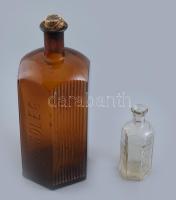 2 db hatszögletű, régi gyógyszeres üveg, kis- és nagy méretű, dombornyomott felirattal, az egyik anyagában színezett, koruknak megfelelő állapotban (a nagyobban motorolajat tároltak), m: 25 cm és 12 cm