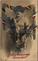 1915 Boldog karácsonyi ünnepeket! / Christmas greeting card with lady and Hungarian flag, patriotic propaganda (EK)