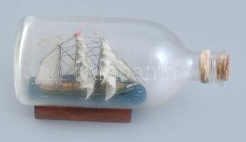 Hajó üvegpalackban, asztali dísz, h: 18 cm