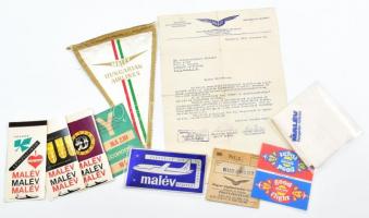 cca 1960-1980 Vegyes Malév reklámos tétel, benne Hüvös Sándor vezérigazgató által aláírt levél, beszállókártya, poggyászszelvény, reklámos szalvéta, összesen 10 db