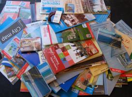 Közel 100 darabos térképgyűjtemény a világ számos pontjáról, közte magyar nyelvűek is